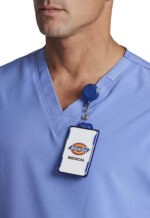 ⁦قميص Dickies DK619 للجنسين بياقة V وقماش مرن يمتص الرطوبة⁩ - الصورة ⁦2⁩